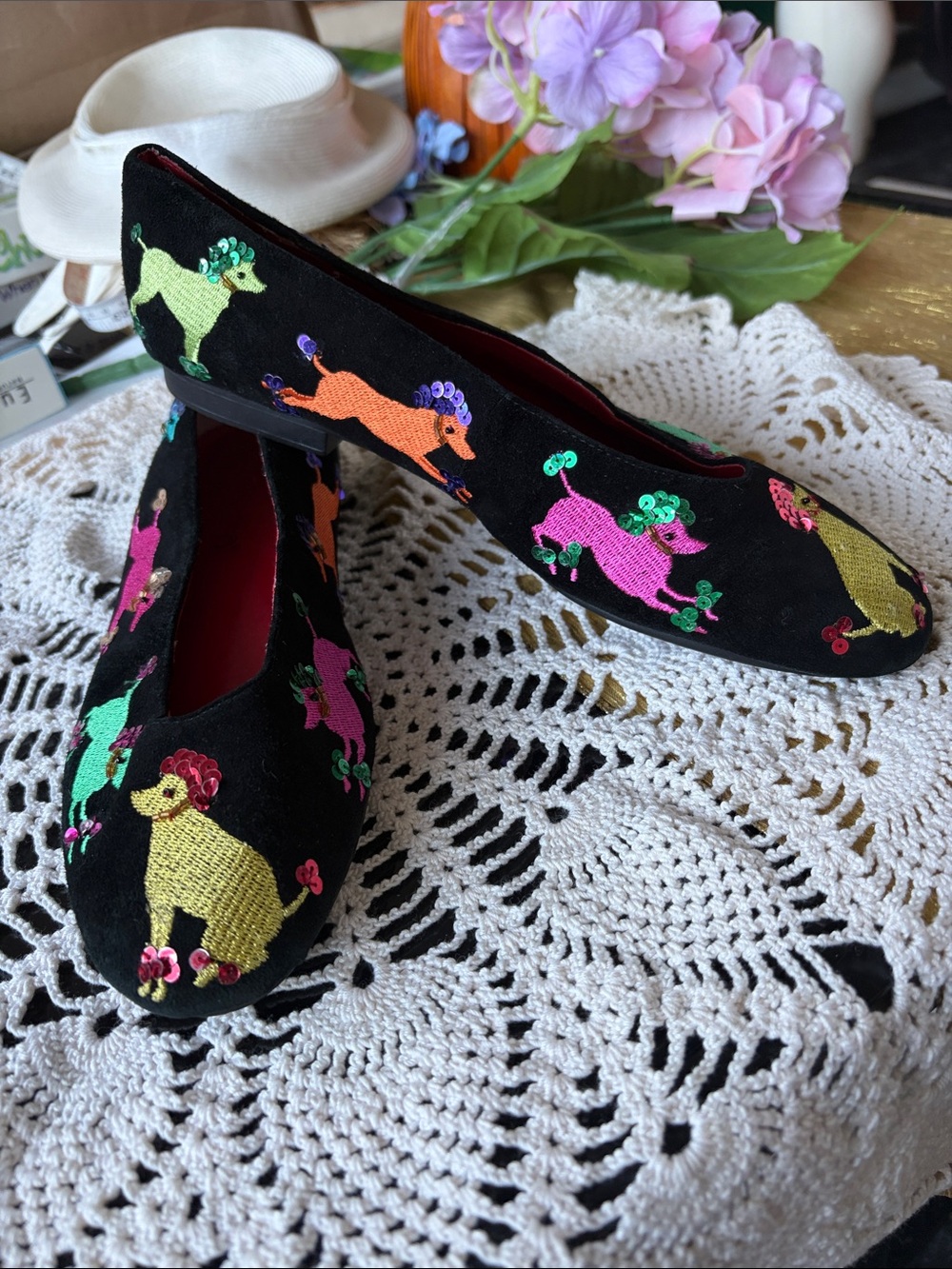 Carisma Italian flats, Poodles!, leather, embroidered & sequins, sz 8.5